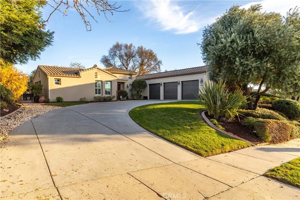 Photo of 843 Hacienda Circle, Paso Robles, CA 93446 (MLS # NS25276475)