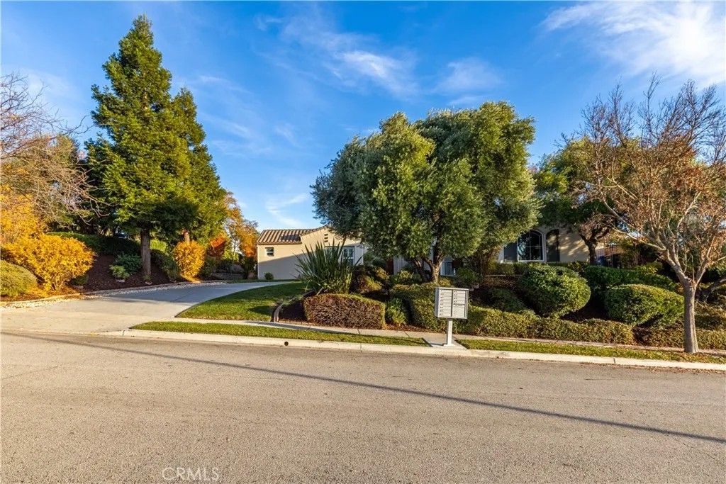 Photo of 843 Hacienda Circle, Paso Robles, CA 93446 (MLS # NS25276475)