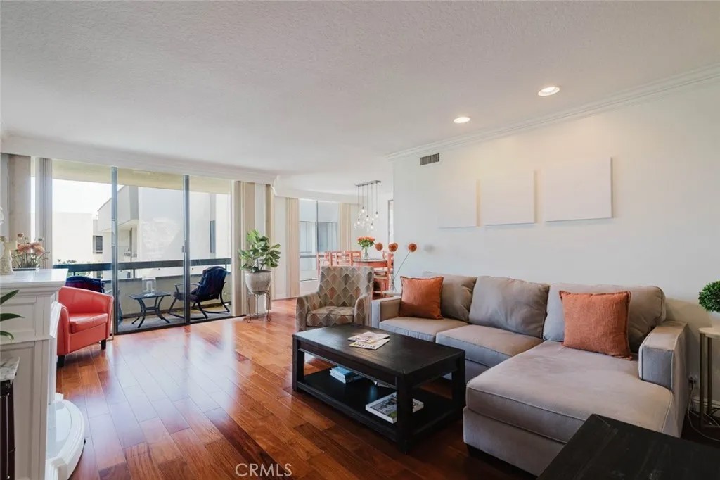 750 S Spaulding Avenue 332