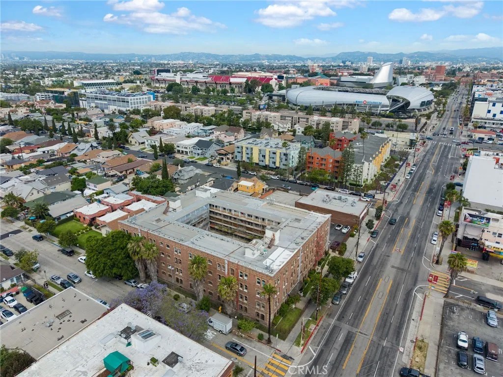4125 S Figueroa 202