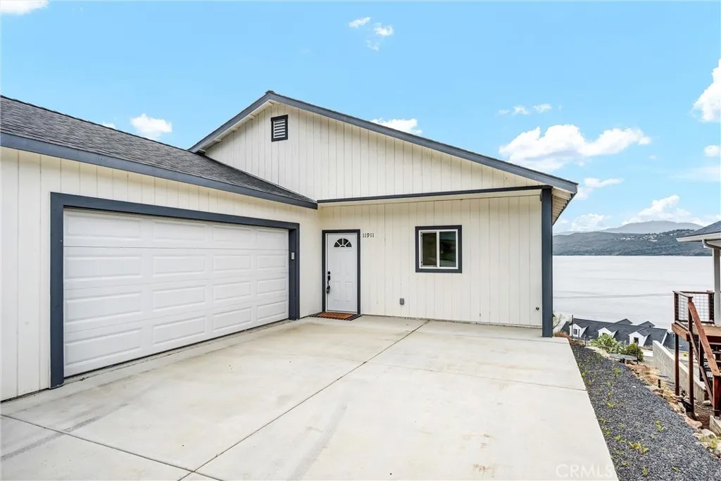 11911 Lakeshore Drive