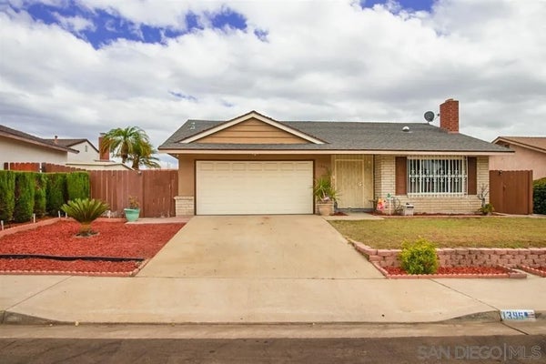 1395 LAUREL AVE, CHULA VISTA, CA 91911 - Image ab2f5225552143fae82809d03c8d3bb2/2200566539