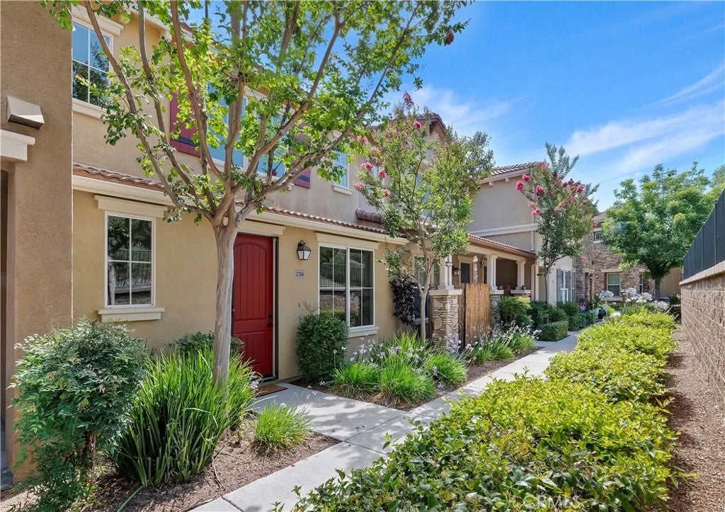 30505 Canyon Hills 1704