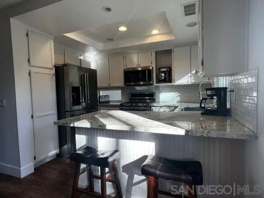 Photo of 2626 Cove Ct, Vista, CA 92081 (MLS # 2600177)