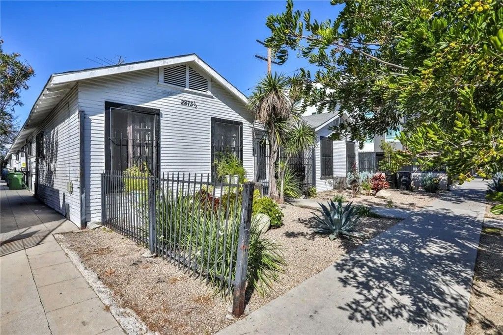 Photo of 2867 Edgehill Drive, Los Angeles, CA 90018 (MLS # SR26033499)