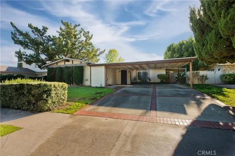 Photo of 24118 Highlander Drive, West Hills, CA 91307 (MLS # SR25274915)
