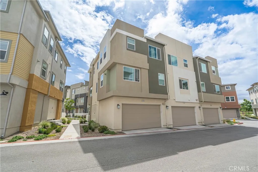 27154 Valley Oak Place