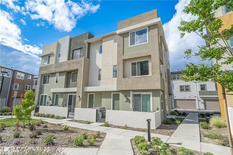 27154 Valley Oak Place Valencia CA 91381