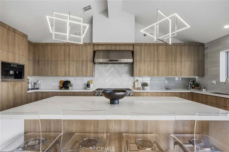 2886 Crownview