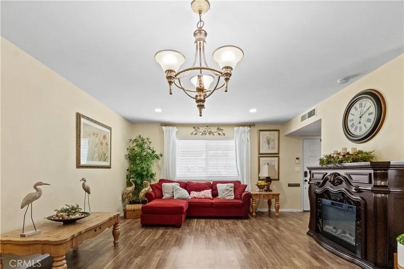 28916 Glen Oaks