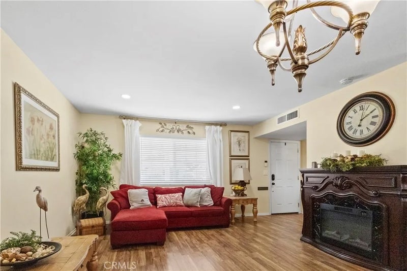 28916 Glen Oaks