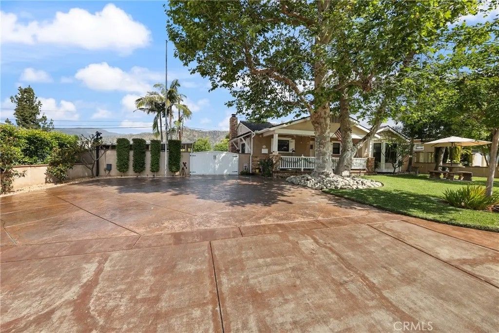 Photo of 665 Lochleven Street, Glendora, CA 91741 (MLS # CV26083168)