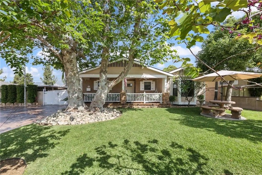 Photo of 665 Lochleven Street, Glendora, CA 91741 (MLS # CV26083168)