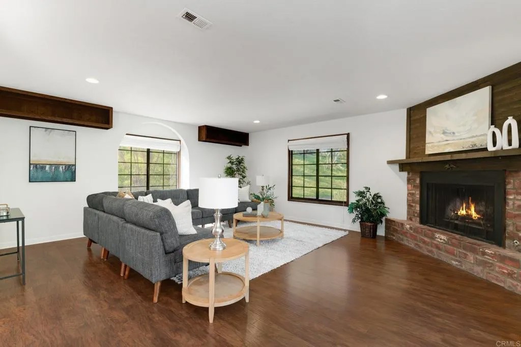 2278 Bautista Avenue