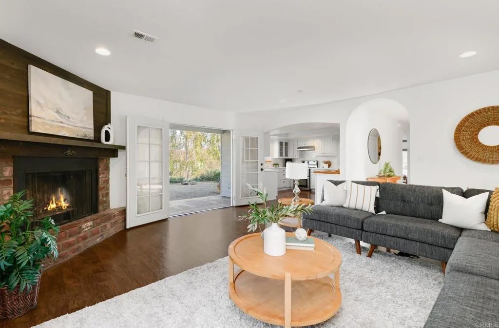 2278 Bautista Avenue