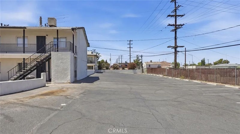 511 E Fredricks