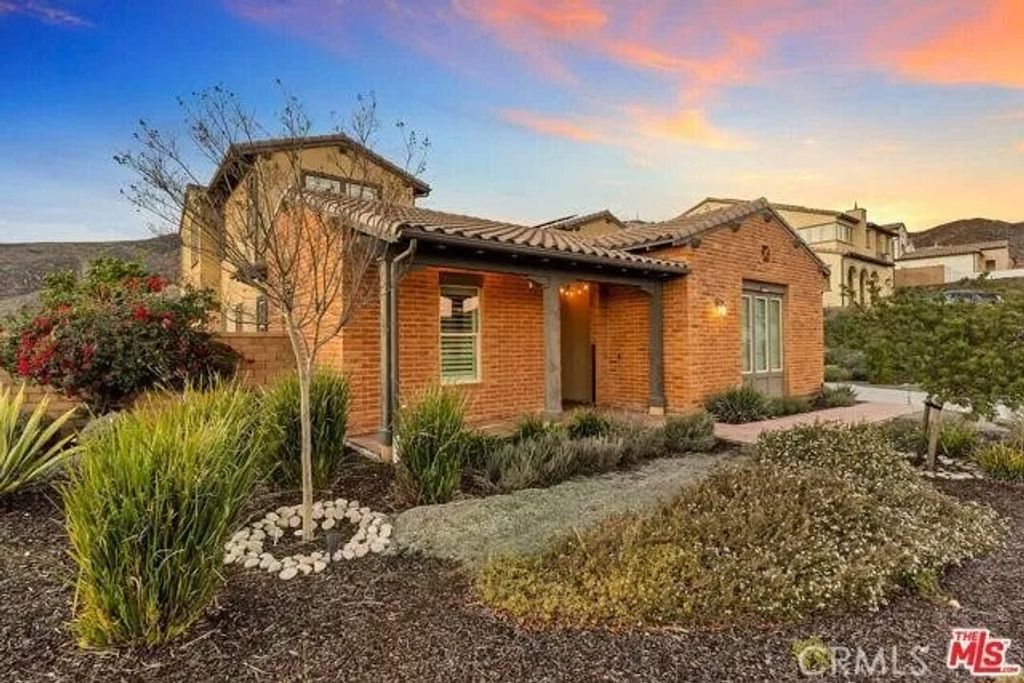 Photo of 446 Via Maggiore, Chula Vista, CA 91914 (MLS # DW25190401)