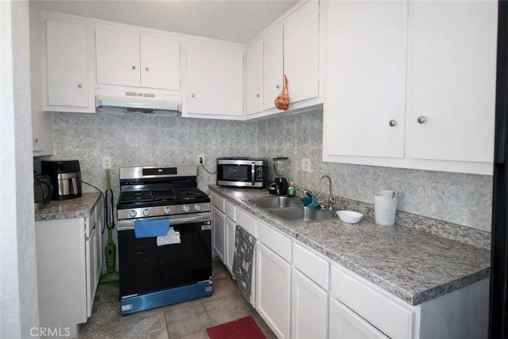 Photo of 1001 E Grant Street, Santa Ana, CA 92701 (MLS # PW26047560)