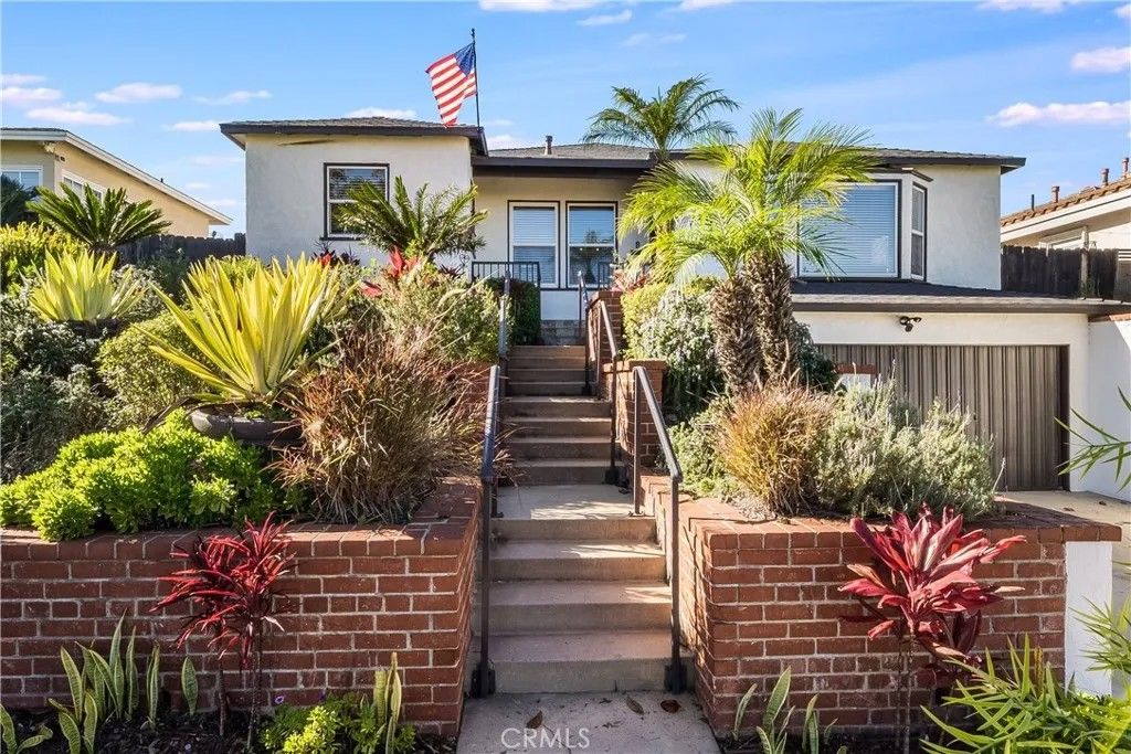 Photo of 735 Ultimo Ave, Long Beach, CA 90804 (MLS # PW26006136)