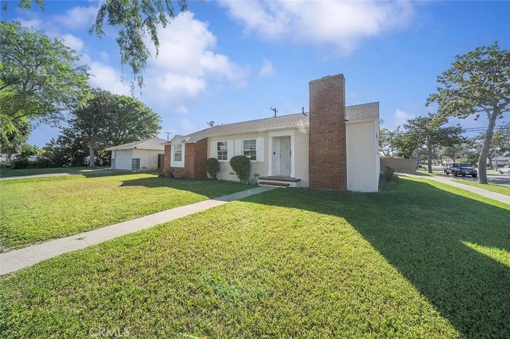 Photo of 401 S Basque Ave, Fullerton, CA 92833 (MLS # RS26057130)