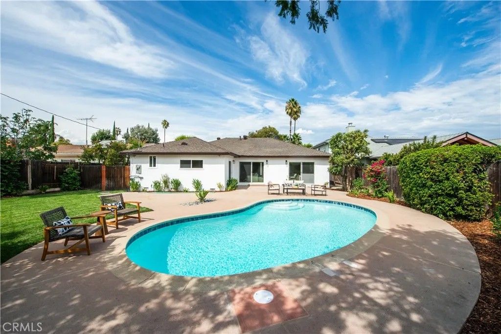 Photo of 22330 Mobile Street, Woodland Hills, CA 91304 (MLS # SR25239843)