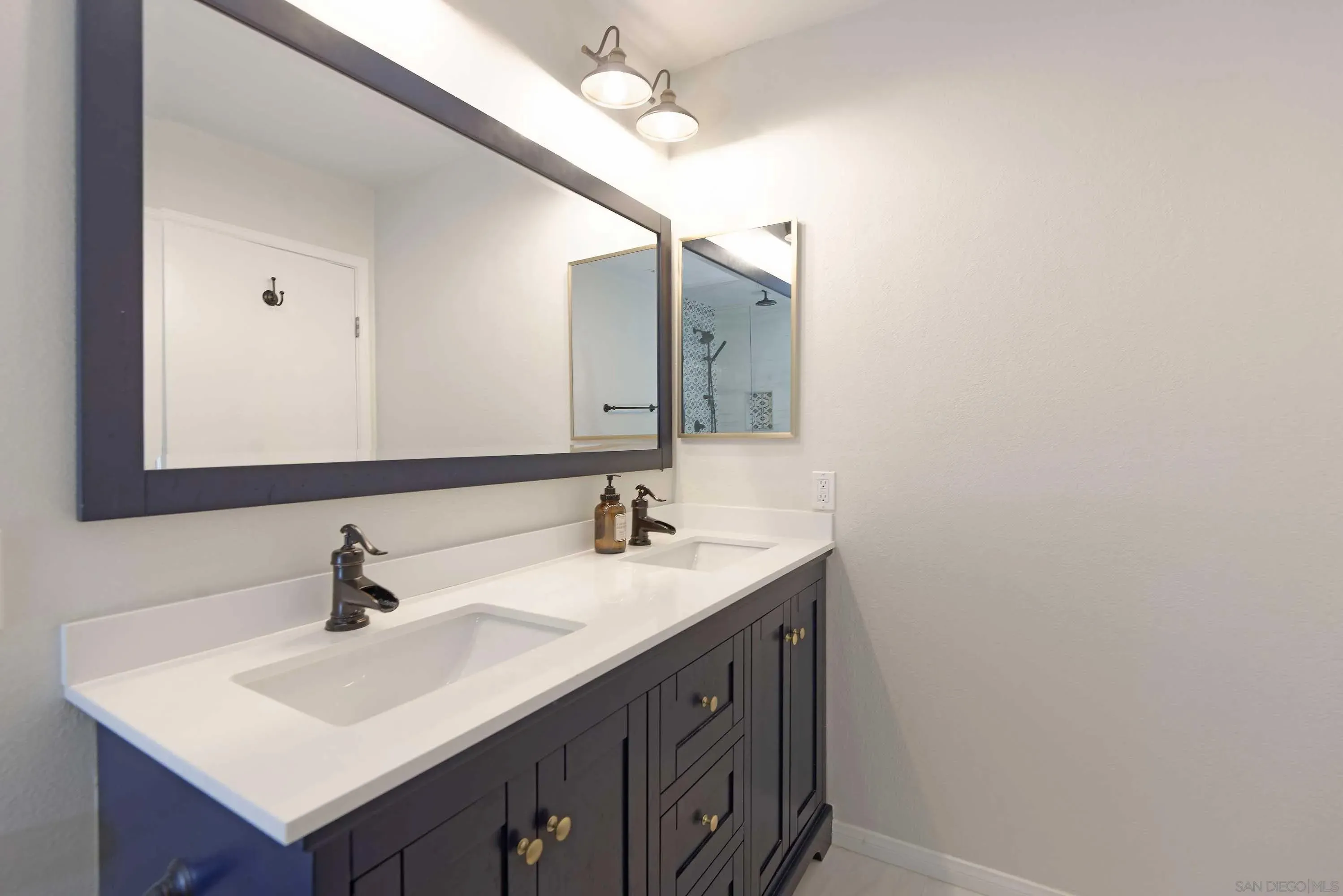 La Jolla, California 92037, United States, 5 Bedrooms Bedrooms, ,4 BathroomsBathrooms,Residential,Active,236167