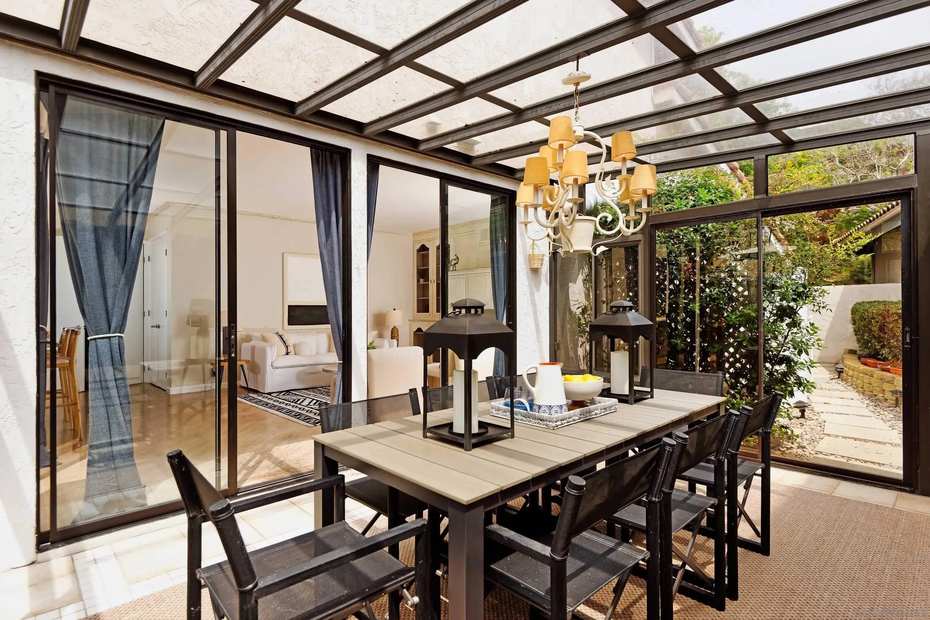 La Jolla, California 92037, United States, 5 Bedrooms Bedrooms, ,4 BathroomsBathrooms,Residential,Active,236167