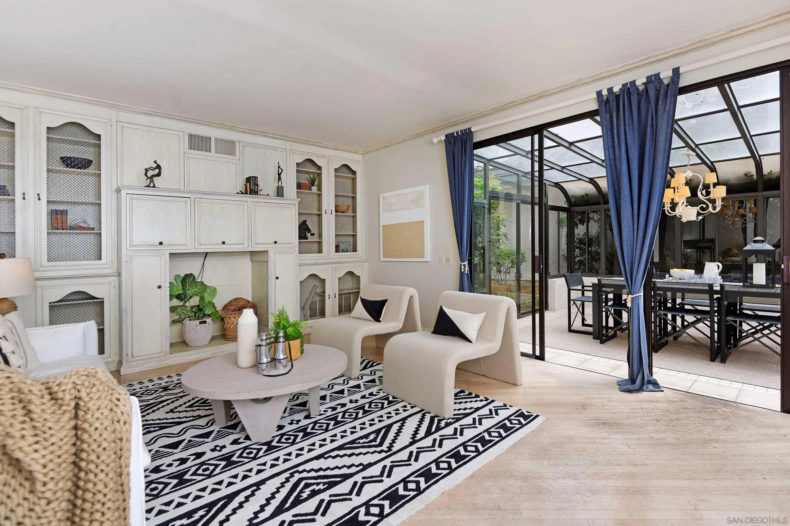 La Jolla, California 92037, United States, 5 Bedrooms Bedrooms, ,4 BathroomsBathrooms,Residential,Active,236167