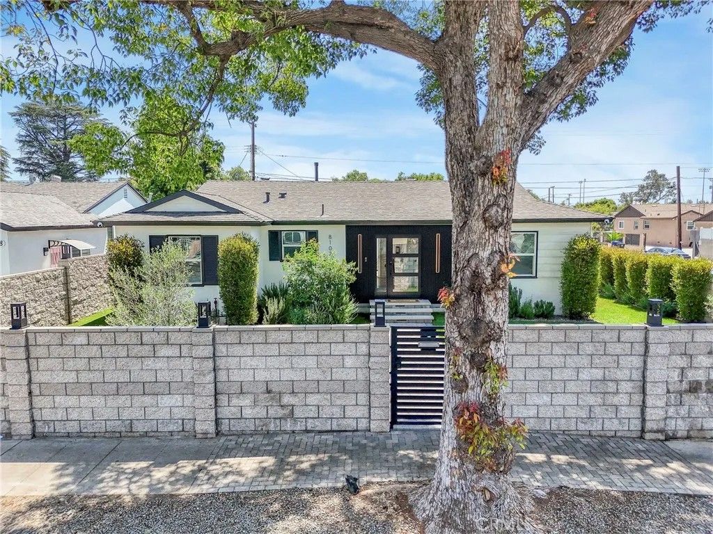 Photo of 8102 Willis Ave, Panorama City, CA 91402 (MLS # SR26005342)