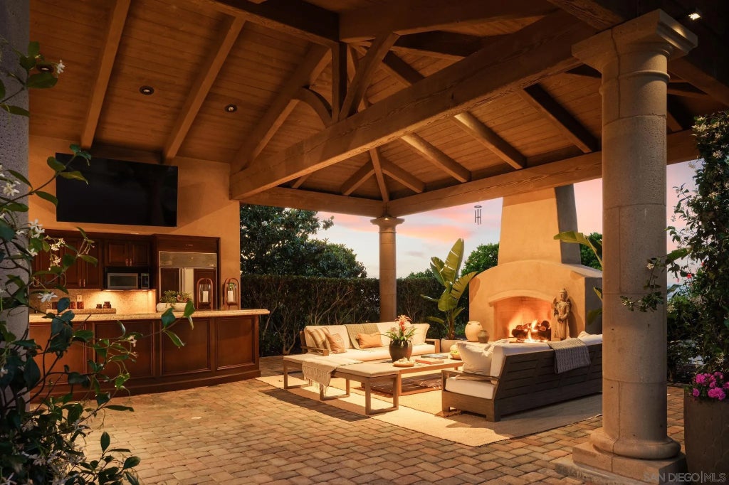 Photo of 5962 Rancho Diegueno Rd, Rancho Santa Fe, CA 92067 (MLS # 260015576)
