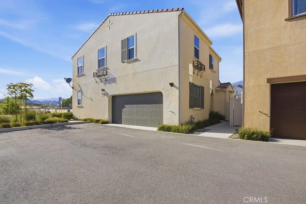 Photo of 570 Jubilee Place, Santa Paula, CA 93060 (MLS # SR26086761)