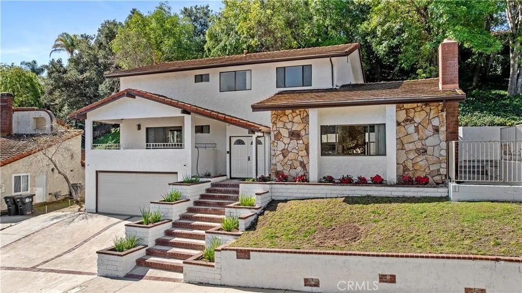 Photo of 1321 Greenbriar Rd, Glendale, CA 91207 (MLS # GD26034862)