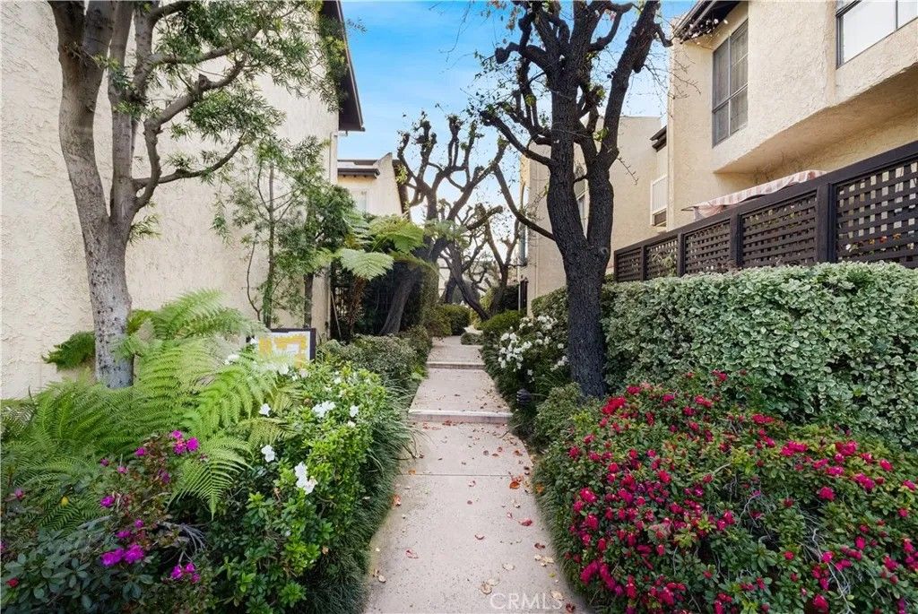 Photo of 5255 Coldwater Canyon #E, Sherman Oaks, CA 91401 (MLS # SR26016465)