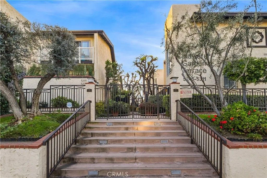 Photo of 5255 Coldwater Canyon #E, Sherman Oaks, CA 91401 (MLS # SR26016465)