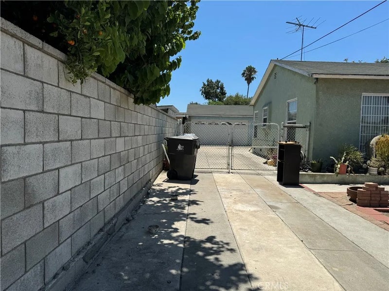 1418 W Burnett