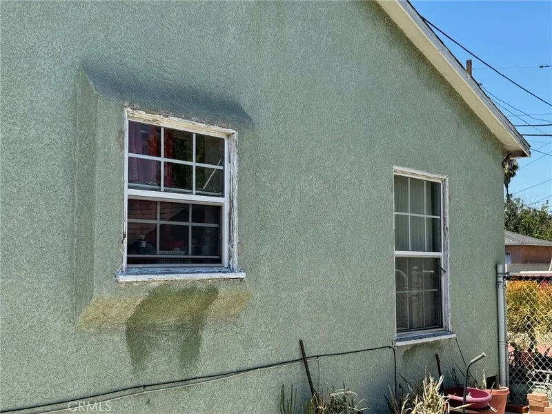 1418 W Burnett