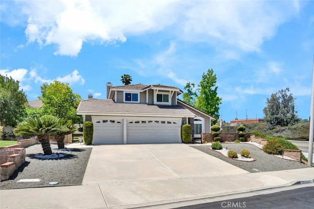 Photo of 39309 Via Monserate, Murrieta, CA 92563 (MLS # SW26028054)