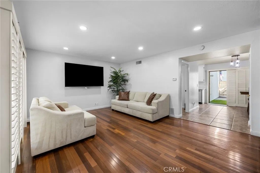 306 Calico Court