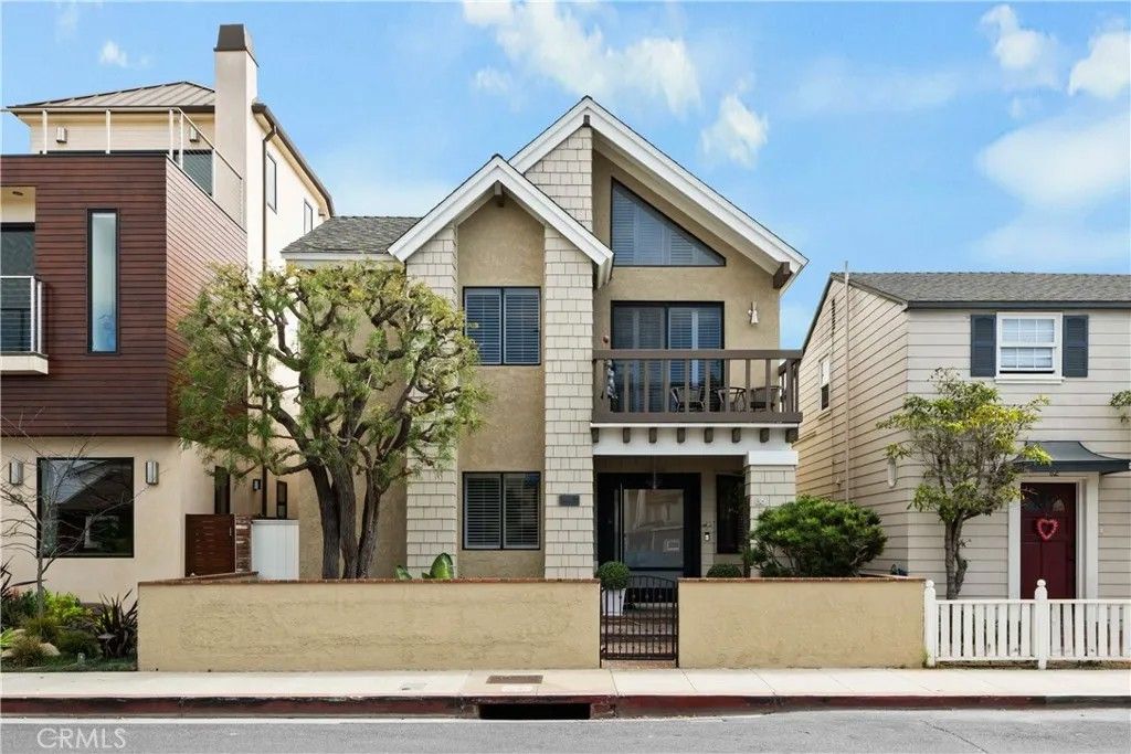 Photo of 86 Via Di Roma Walk, Long Beach, CA 90803 (MLS # PW26024940)