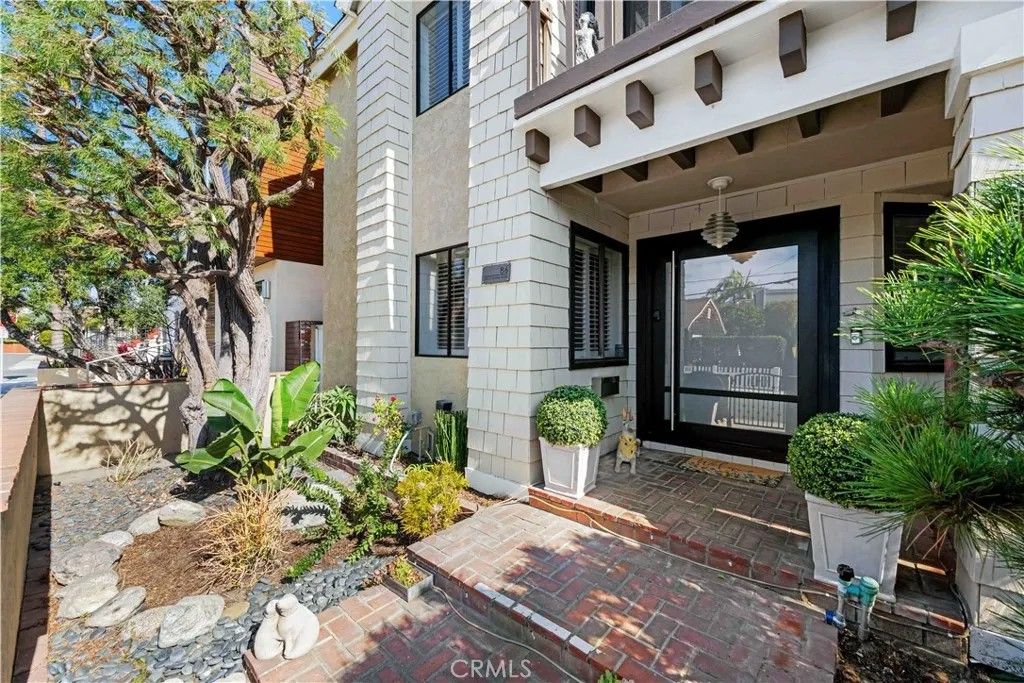 Photo of 86 Via Di Roma Walk, Long Beach, CA 90803 (MLS # PW26024940)