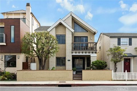 Photo of 86 Via Di Roma Walk, Long Beach, CA 90803 (MLS # PW26024940)