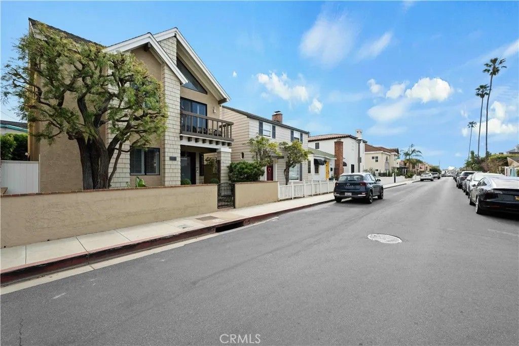 Photo of 86 Via Di Roma Walk, Long Beach, CA 90803 (MLS # PW26024940)