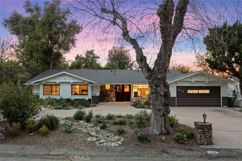 Photo of 5319 Penfield Avenue, Woodland Hills, CA 91364 (MLS # SR26058764)