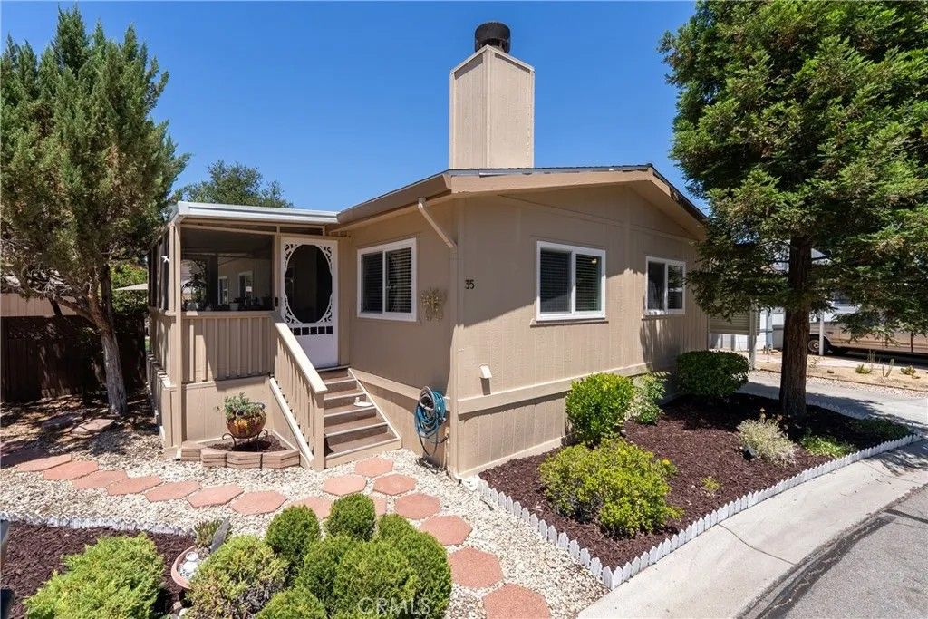 Photo of 35 Via Santa Barbara, Paso Robles, CA 93446 (MLS # NS26091107)