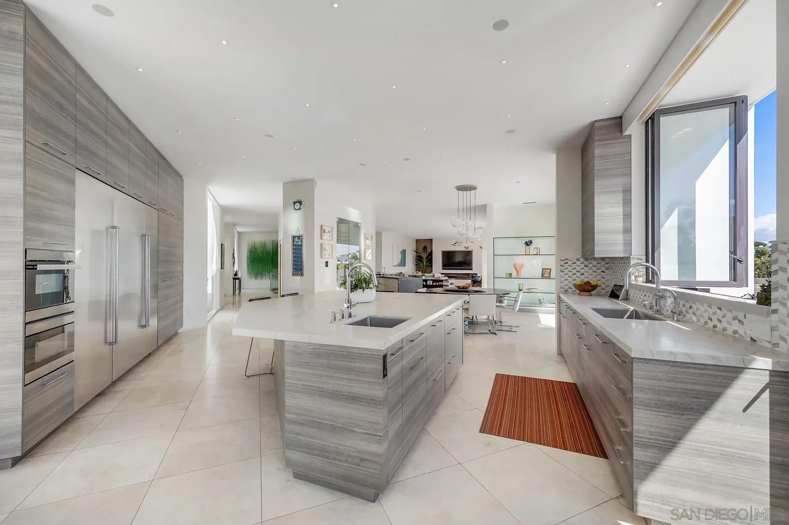 La Jolla, California 92037, United States, 5 Bedrooms Bedrooms, ,6 BathroomsBathrooms,Residential,Active,90771