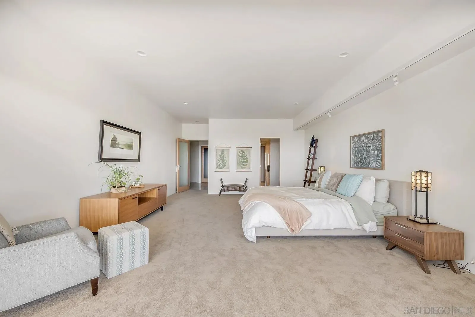 La Jolla, California 92037, United States, 5 Bedrooms Bedrooms, ,6 BathroomsBathrooms,Residential,Active,90771