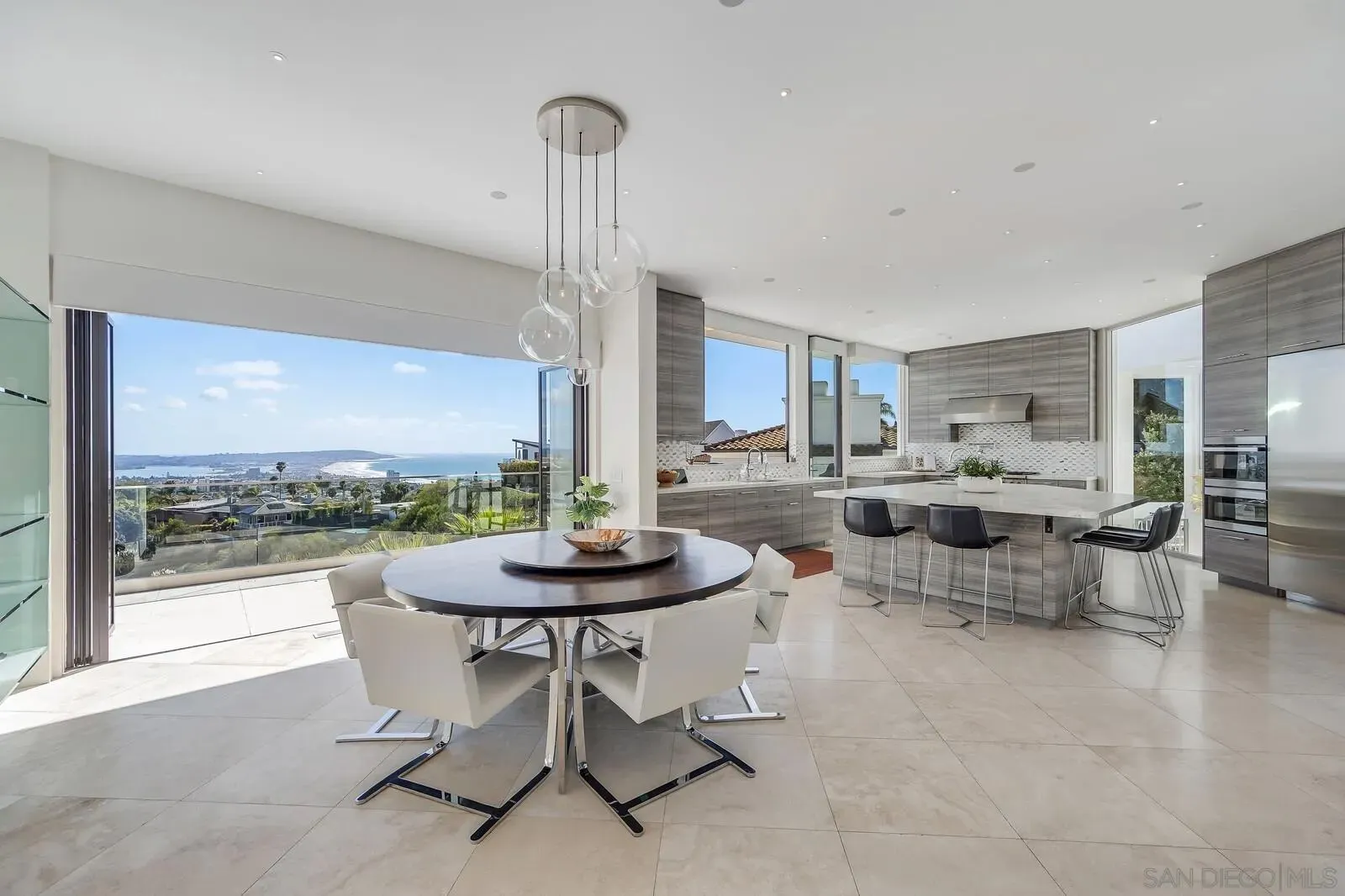 La Jolla, California 92037, United States, 5 Bedrooms Bedrooms, ,6 BathroomsBathrooms,Residential,Active,90771