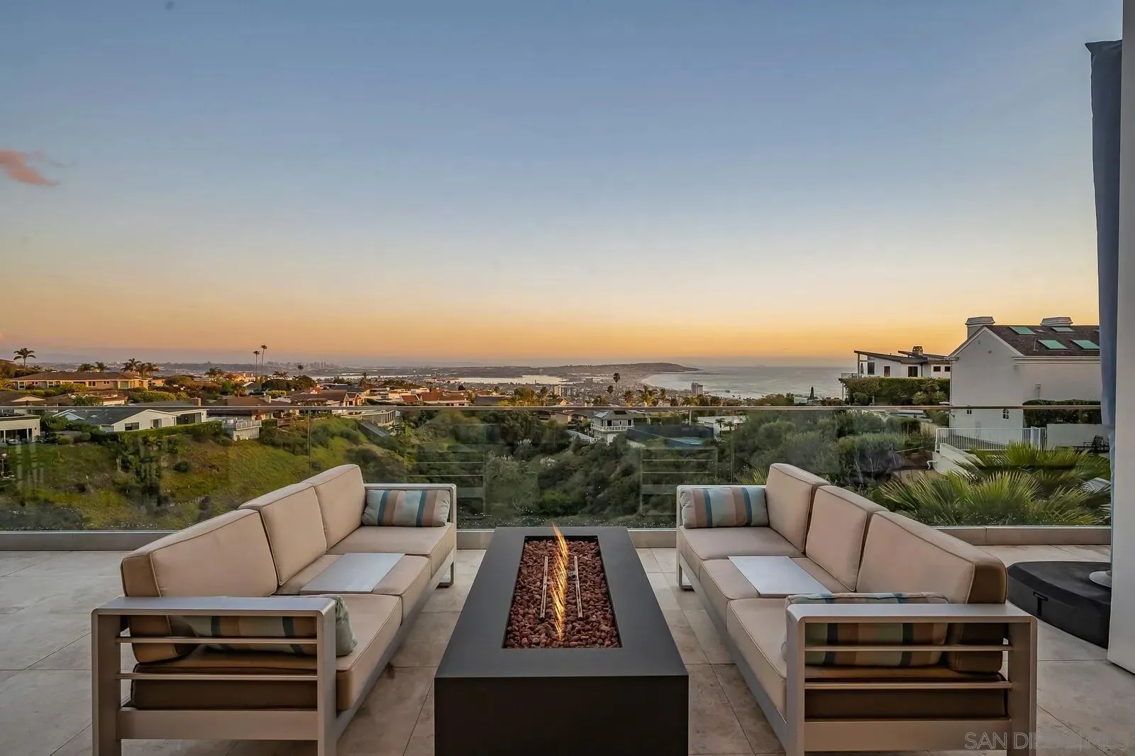 La Jolla, California 92037, United States, 5 Bedrooms Bedrooms, ,6 BathroomsBathrooms,Residential,Active,90771
