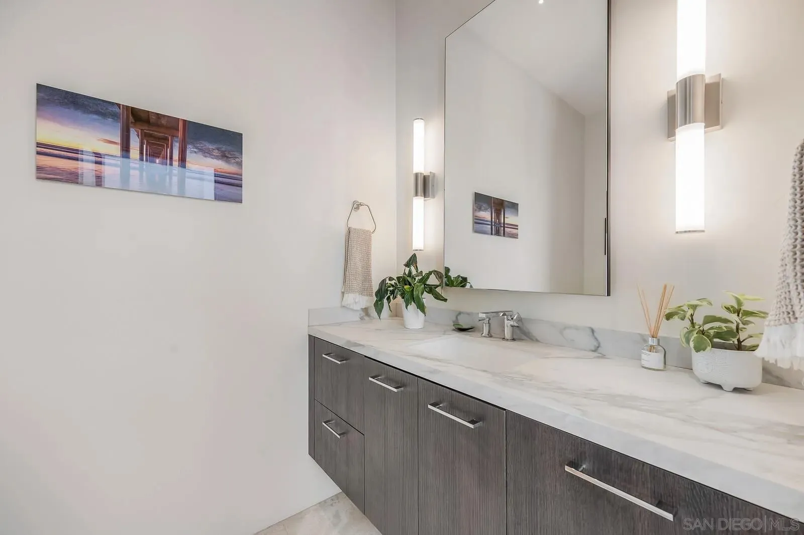 La Jolla, California 92037, United States, 5 Bedrooms Bedrooms, ,6 BathroomsBathrooms,Residential,Active,90771