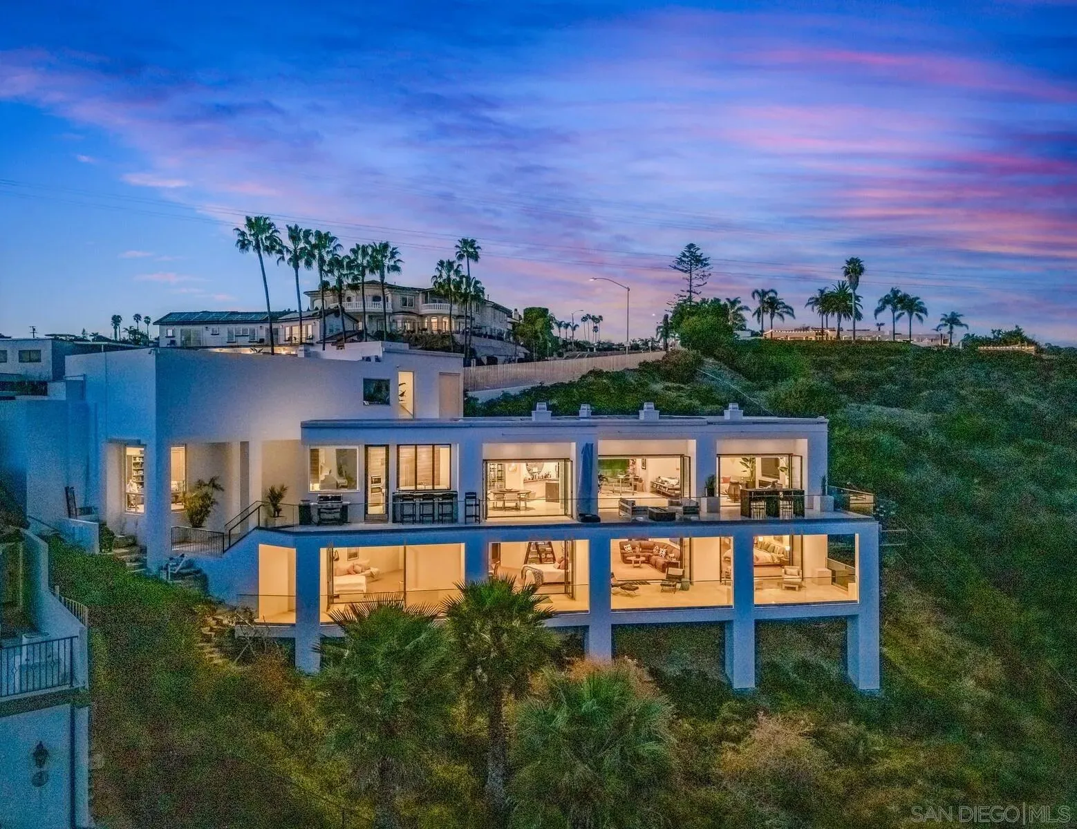 La Jolla, California 92037, United States, 5 Bedrooms Bedrooms, ,6 BathroomsBathrooms,Residential,Active,90771